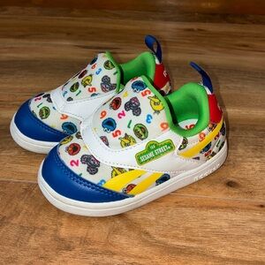 Reebok Sesame Street Club C Revenge Slip on Sneaker- little kids size 5